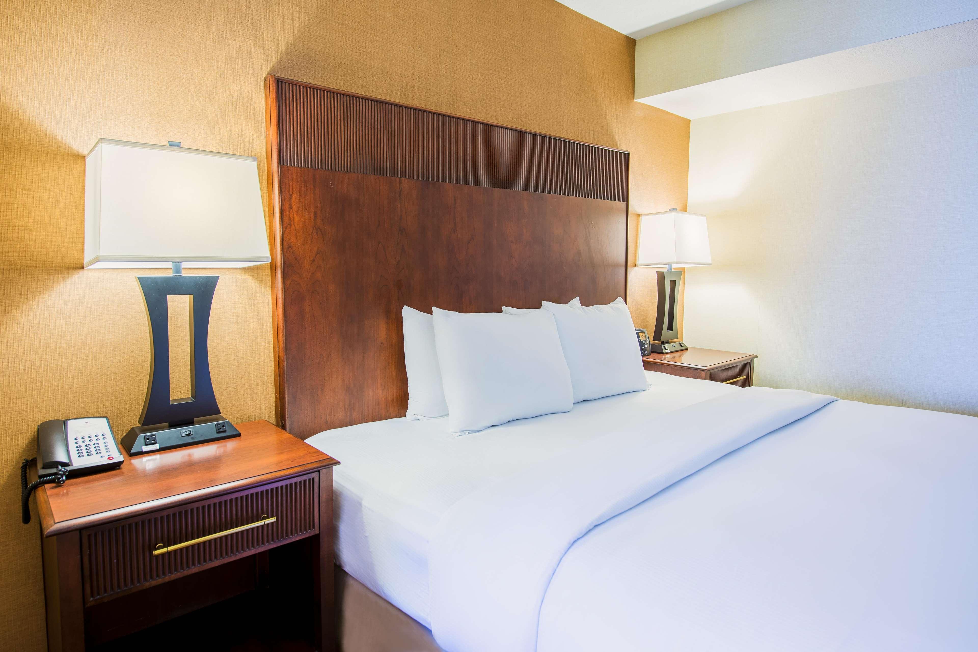 Готель Doubletree By Hilton Philadelphia Airport Екстер'єр фото