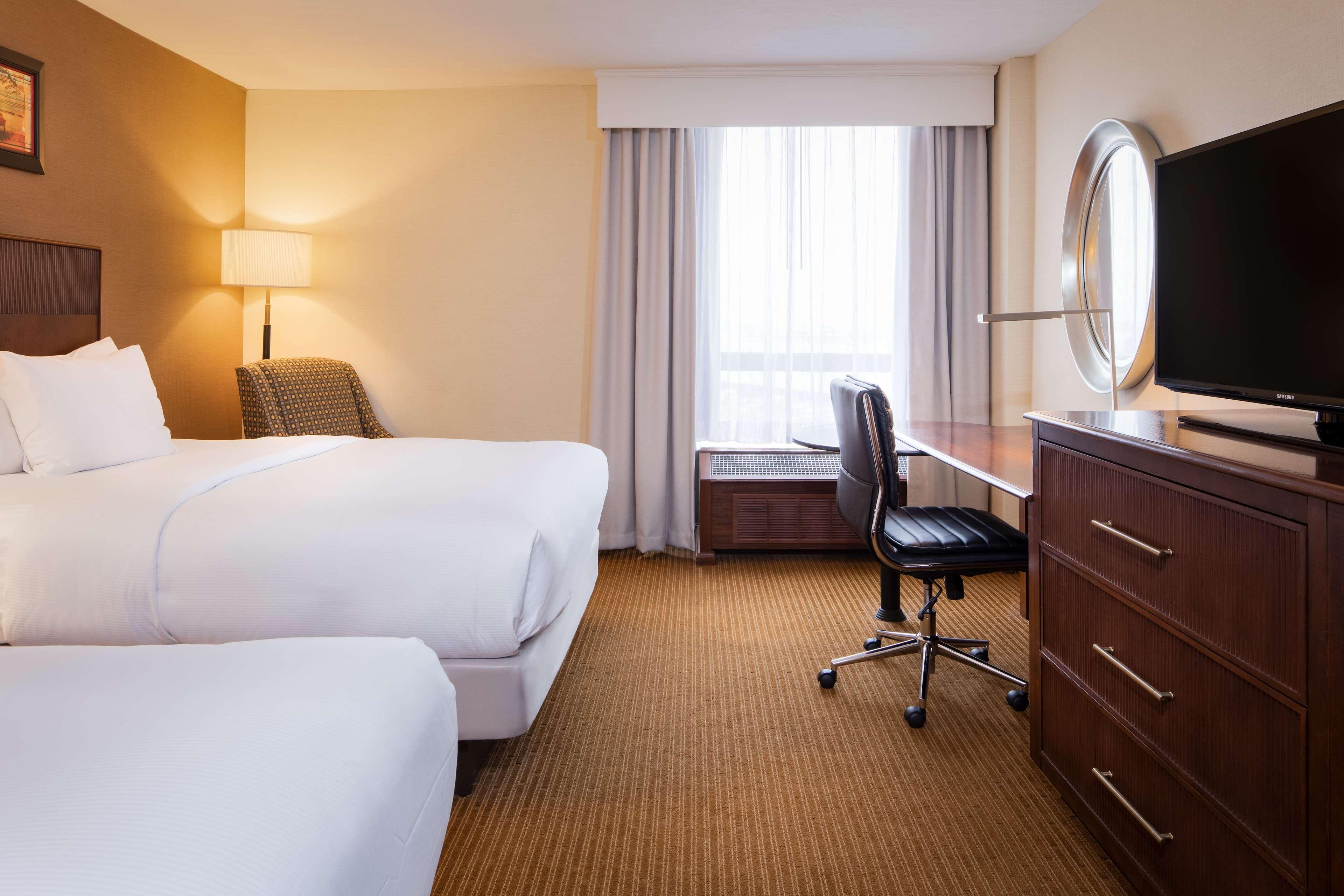Готель Doubletree By Hilton Philadelphia Airport Екстер'єр фото
