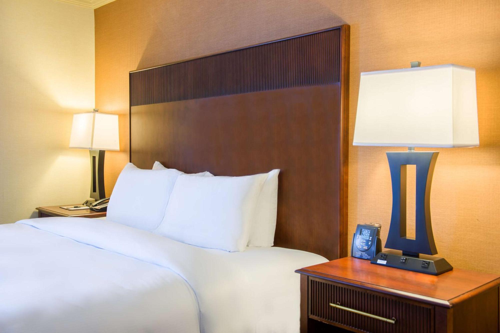 Готель Doubletree By Hilton Philadelphia Airport Екстер'єр фото