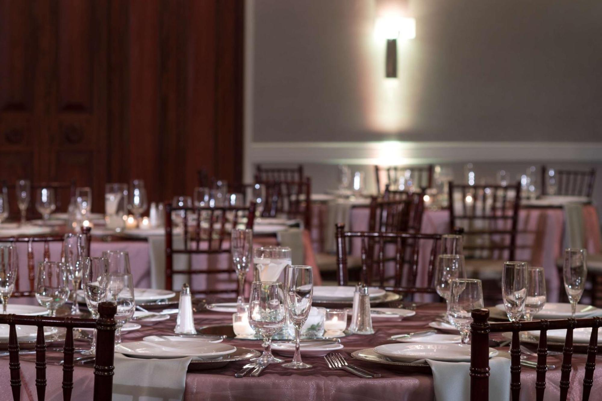 Готель Doubletree By Hilton Philadelphia Airport Екстер'єр фото
