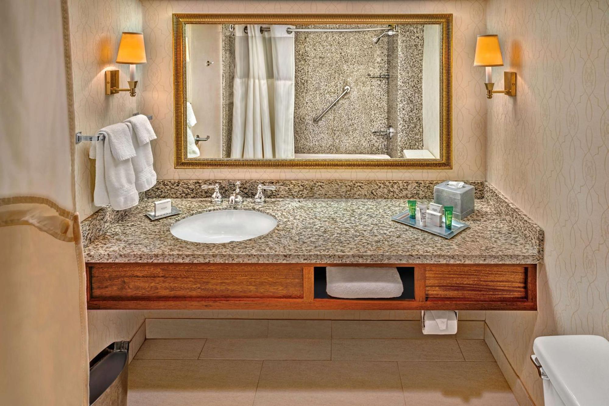 Готель Doubletree By Hilton Philadelphia Airport Екстер'єр фото